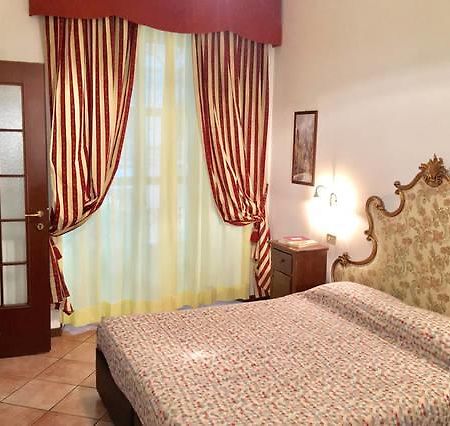 Flat In Piazza Duomo Apartman Milánó Kültér fotó
